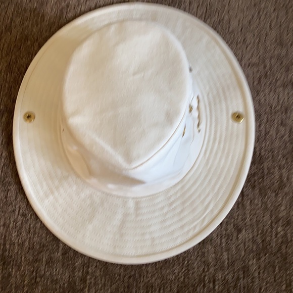 Tilley Endourable Outdoor Hat! - Picture 4 of 14